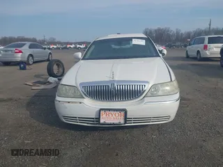 2003 Lincoln Town Car Signature z VIN 1LNHM82W33Y615344, wystawiony jako IAAI lot #41761302 z przebiegiem Nie podano mil oraz . Historia ofert i sprzedaży dostępna na DreamBid. Obrazek 13.