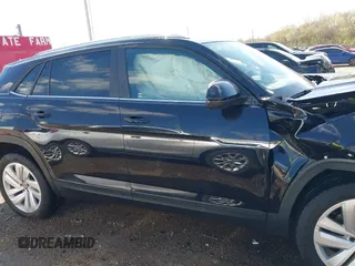 2023 Volkswagen Atlas SE z VIN 1V2HE2CA4PC209916, wystawiony jako IAAI lot #41957199 z przebiegiem 24 799 mil mil oraz . Historia ofert i sprzedaży dostępna na DreamBid. Obrazek 14.