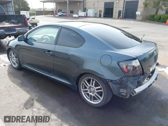 2005 Scion tC z VIN JTKDE167750027919, wystawiony jako IAAI lot #42047588 z przebiegiem 132 831 mil mil oraz . Historia ofert i sprzedaży dostępna na DreamBid. Obrazek 3.
