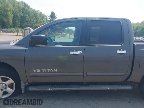 2006 Nissan Titan LE z VIN 1N6AA07B76N512436, wystawiony jako IAAI lot #42447569 z przebiegiem 152 215 mil mil oraz . Historia ofert i sprzedaży dostępna na DreamBid. Obrazek 14.