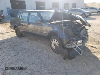 1988 Volvo 740 with VIN YV1FA8748J2287599, listed as a Copart auction lot 41673465 with 218,034 mi miles and Salvage Title. Bid and sale history available at carsss.com. Image 4.