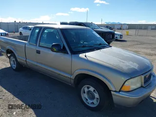 1998 GMC Sonoma SLS with VIN 1GTCS1947WK513245, listed as a IAAI auction lot 41523714 with 158,697 mi miles. Bid and sale history available at carsss.com. Image 1.