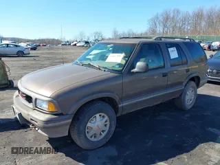 1997 GMC Jimmy SLS with VIN 1GKDT13WXV2567802, listed as a IAAI auction lot 41808103 with 118,001 mi miles. Bid and sale history available at carsss.com. Image 2.