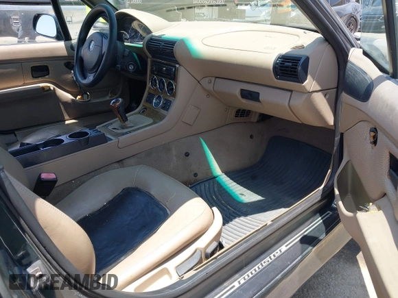 2001 BMW Z3 2.5 z VIN WBACN33491LK45326, wystawiony jako IAAI lot #42486182 z przebiegiem 142 530 mil mil oraz . Historia ofert i sprzedaży dostępna na DreamBid. Obrazek 5.
