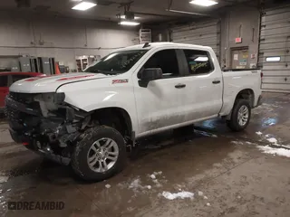 2019 Chevrolet Silverado 1500 Custom Trail Boss with VIN 3GCPYCEF6KG250539, listed as a IAAI auction lot 41592352 with 135,612 mi miles. Bid and sale history available at carsss.com. Image 2.
