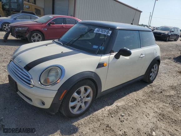 2009 MINI Cooper Hardtop with VIN WMWMF33589TT69934, listed as a Copart auction lot 43275705 with 157,482 mi miles and Clean Title. Bid and sale history available at carsss.com. Image 1.