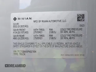 2023 Rivian R1T Adventure z VIN 7FCTGBAA9PN027894, wystawiony jako IAAI lot #42061339 z przebiegiem 5047 mil mil oraz . Historia ofert i sprzedaży dostępna na DreamBid. Obrazek 9.