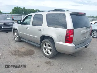 2008 Chevrolet Tahoe 3LT z VIN 1GNFK13088R244869, wystawiony jako IAAI lot #42155944 z przebiegiem 162 620 mil mil oraz . Historia ofert i sprzedaży dostępna na DreamBid. Obrazek 3.
