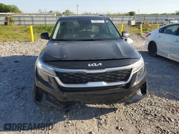 2023 Kia Seltos EX z VIN KNDERCAA8P7376662, wystawiony jako Copart lot #53665115 z przebiegiem 49 481 mil mil oraz Szkoda całkowita • Salvage title. Historia ofert i sprzedaży dostępna na DreamBid. Obrazek 5.