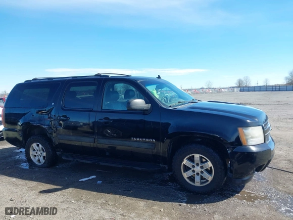 2010 Chevrolet Suburban LT with VIN 1GNUKJE35AR147956, listed as a IAAI auction lot 41722353 with 277,153 mi miles. Bid and sale history available at carsss.com. Image 13.