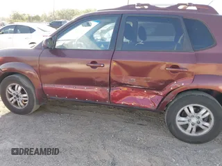2008 Hyundai Tucson SE with VIN KM8JN12D28U913130, listed as a IAAI auction lot 41915402 with 208,907 mi miles. Bid and sale history available at carsss.com. Image 6.