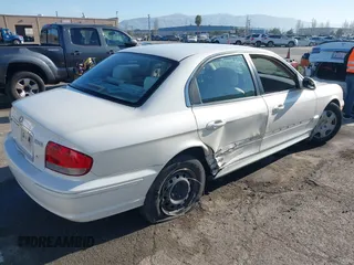 2002 Hyundai Sonata with VIN KMHWF25S92A571901, listed as a IAAI auction lot 41404038 with 133,316 mi miles. Bid and sale history available at carsss.com. Image 4.