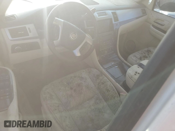 2007 Cadillac Escalade z VIN 1GYFK63887R159583, wystawiony jako Copart lot #77258794 z przebiegiem Nie podano mil oraz Nie do naprawy. Historia ofert i sprzedaży dostępna na DreamBid. Obrazek 8.