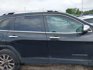 2014 Jeep Cherokee Limited with VIN 1C4PJLDS8EW104085, listed as a IAAI auction lot 42104059 with 141,951 mi miles and . Bid and sale history available at DreamBid. Image 13.