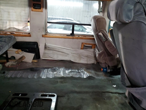 1995 Chevrolet Chevy Van z VIN 1GBEG25K2SF243949, wystawiony jako Copart lot #50422305 z przebiegiem 193 169 mil mil oraz Szkody całkowita. Historia ofert i sprzedaży dostępna na DreamBid. Obrazek 11.