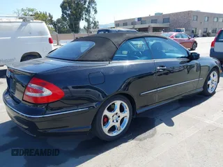 2004 Mercedes-Benz CLK 500 z VIN WDBTK75G14T013879, wystawiony jako IAAI lot #41964787 z przebiegiem 114 444 mil mil oraz . Historia ofert i sprzedaży dostępna na DreamBid. Obrazek 4.