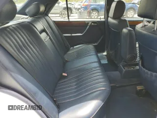 1992 Mercedes-Benz 300 с VIN WDBEB28E4NB612434, выставлен на аукционе Copart как лот 60254235 с пробегом 271 258 миль миль и Списание • Salvage title. История ставок и продаж доступна на DreamBid. Изображение 10.