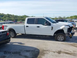 2022 Ford F-250 XL z VIN 1FT7W2BN6NEF62982, wystawiony jako IAAI lot #42086401 z przebiegiem 106 450 mil mil oraz . Historia ofert i sprzedaży dostępna na DreamBid. Obrazek 13.