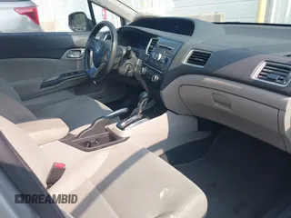 2013 Honda Civic LX z VIN 19XFB2F5XDE243749, wystawiony jako IAAI lot #42453297 z przebiegiem 85 888 mil mil oraz . Historia ofert i sprzedaży dostępna na DreamBid. Obrazek 5.