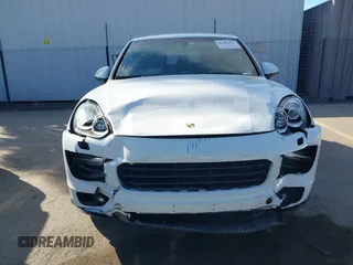 2017 Porsche Cayenne with VIN WP1AA2A26HKA91514, listed as a IAAI auction lot 41484197 with 110,212 mi miles. Bid and sale history available at carsss.com. Image 12.