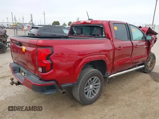 2023 Chevrolet Colorado 2WD LT z VIN 1GCPSCEK7P1269024, wystawiony jako IAAI lot #41788940 z przebiegiem Nie podano mil oraz . Historia ofert i sprzedaży dostępna na DreamBid. Obrazek 4.