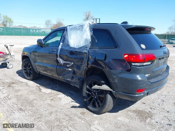 2018 Jeep Grand Cherokee Laredo E with VIN 1C4RJFAG2JC420927, listed as a IAAI auction lot 41962579 with 90,898 mi miles. Bid and sale history available at carsss.com. Image 3.