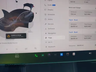 2024 Tesla Model 3 z VIN 5YJ3E1EA4RF721281, wystawiony jako IAAI lot #42238541 z przebiegiem 28 679 mil mil oraz . Historia ofert i sprzedaży dostępna na DreamBid. Obrazek 7.