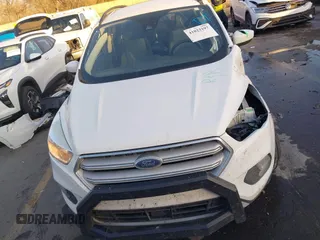 2018 Ford Escape SE z VIN 1FMCU9GD6JUC13023, wystawiony jako IAAI lot #41023197 z przebiegiem 105 489 mil mil oraz . Historia ofert i sprzedaży dostępna na DreamBid. Obrazek 12.