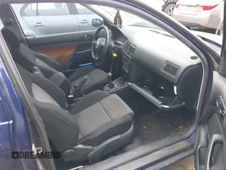 2003 Volkswagen GTI z VIN 9BWDE61JX34022166, wystawiony jako IAAI lot #42270848 z przebiegiem 129 571 mil mil oraz . Historia ofert i sprzedaży dostępna na DreamBid. Obrazek 5.