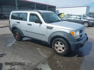 2007 Dodge Nitro SXT z VIN 1D8GU28KX7W616544, wystawiony jako IAAI lot #42251443 z przebiegiem 160 308 mil mil oraz . Historia ofert i sprzedaży dostępna na DreamBid. Obrazek 1.