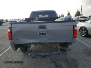 2013 Ford F-250 XL z VIN 1FT7X2A66DEB77282, wystawiony jako Copart lot #84869404 z przebiegiem 283 377 mil mil oraz Czysty tytuł • Clean title. Historia ofert i sprzedaży dostępna na DreamBid. Obrazek 6.