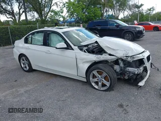 2013 BMW 3 Series 328i z VIN WBA3A5G55DNP19761, wystawiony jako IAAI lot #42311901 z przebiegiem 205 691 mil mil oraz . Historia ofert i sprzedaży dostępna na DreamBid. Obrazek 1.
