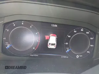 2022 Volkswagen Atlas SE z VIN 1V2HE2CA4NC220203, wystawiony jako IAAI lot #41982896 z przebiegiem 61 989 mil mil oraz . Historia ofert i sprzedaży dostępna na DreamBid. Obrazek 7.