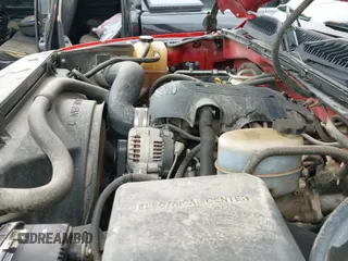 2001 Chevrolet Silverado 2500HD LS z VIN 1GCHC29U81E114263, wystawiony jako IAAI lot #42370410 z przebiegiem 129 528 mil mil oraz . Historia ofert i sprzedaży dostępna na DreamBid. Obrazek 20.
