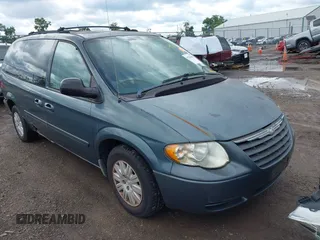 2005 Chrysler Town & Country LX с VIN 2C4GP44RX5R126955, выставлен на аукционе IAAI как лот 42543081 с пробегом 241 883 миль миль и . История ставок и продаж доступна на DreamBid. Изображение 1.