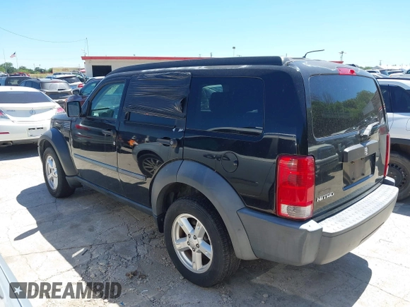 2007 Dodge Nitro SXT z VIN 1D8GT28K57W689694, wystawiony jako IAAI lot #42311713 z przebiegiem 141 344 mil mil oraz . Historia ofert i sprzedaży dostępna na DreamBid. Obrazek 3.