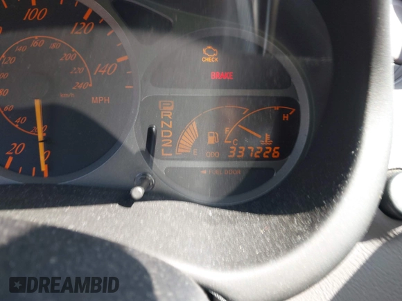 2000 Toyota Celica GT z VIN JTDDR32T8Y0006737, wystawiony jako IAAI lot #42161672 z przebiegiem 337 226 mil mil oraz . Historia ofert i sprzedaży dostępna na DreamBid. Obrazek 15.