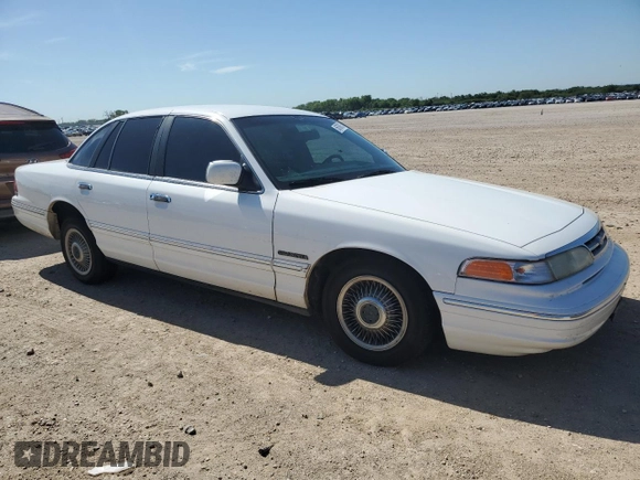1995 Ford Crown Victoria z VIN 2FALP73W7SX158296, wystawiony jako Copart lot #56706735 z przebiegiem 104 884 mil mil oraz Czysty tytuł • Clean title. Historia ofert i sprzedaży dostępna na DreamBid. Obrazek 4.
