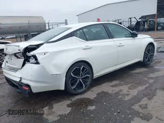 2023 Nissan Altima SR z VIN 1N4BL4CV2PN357441, wystawiony jako IAAI lot #41411612 z przebiegiem 47 507 mil mil oraz . Historia ofert i sprzedaży dostępna na DreamBid. Obrazek 4.