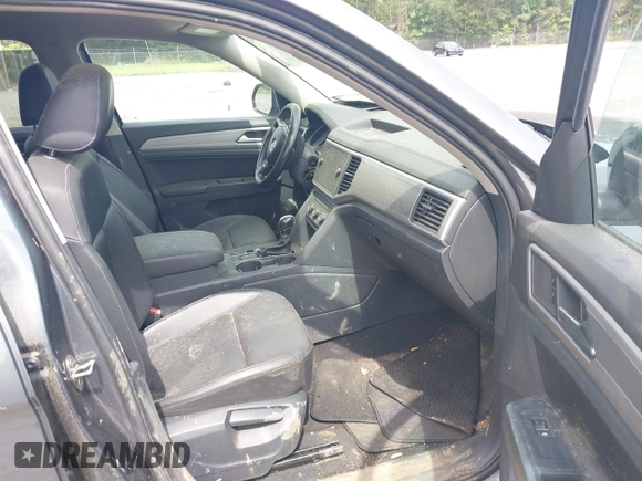 2018 Volkswagen Atlas SE with VIN 1V2CR2CA2JC505488, listed as a IAAI auction lot 42396518 with 92,806 mi miles and . Bid and sale history available at DreamBid. Image 5.