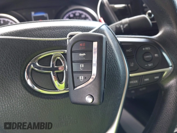2024 Toyota Camry LE z VIN 4T1C11AK4RU864390, wystawiony jako IAAI lot #42212311 z przebiegiem 17 107 mil mil oraz . Historia ofert i sprzedaży dostępna na DreamBid. Obrazek 11.