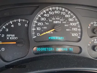 2004 Chevrolet Suburban LS with VIN 1GNEC16T94J194331, listed as a IAAI auction lot 41283112 with 209,846 mi miles. Bid and sale history available at carsss.com. Image 7.