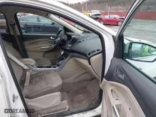 2013 Ford Escape SE with VIN 1FMCU9G92DUB07099, listed as a IAAI auction lot 41730458 with 136,633 mi miles. Bid and sale history available at carsss.com. Image 5.