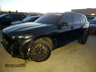 2024 BMW X5 sDrive40i z VIN 5UX13EU03R9S56515, wystawiony jako Copart lot #82715174 z przebiegiem 27 496 mil mil oraz Szkoda całkowita • Salvage title. Historia ofert i sprzedaży dostępna na DreamBid. Obrazek 1.