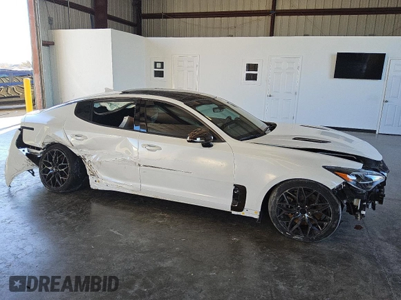 2023 Kia Stinger GT-Line with VIN KNAE35LD7P6135618, listed as a Copart auction lot 81674564 with 20,068 mi miles and Clean Title. Bid and sale history available at DreamBid. Image 4.