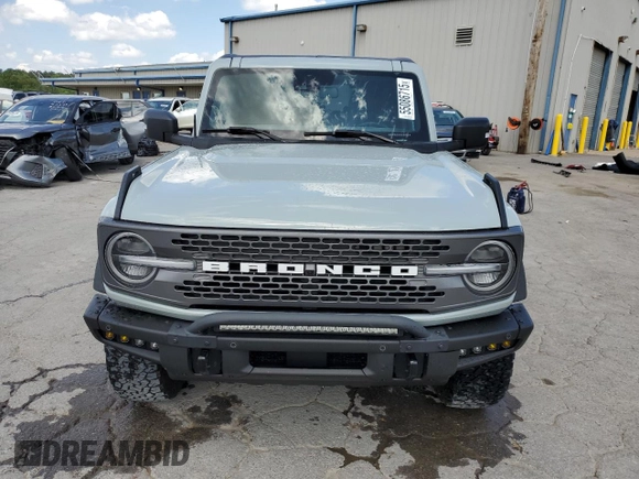 2023 Ford Bronco z VIN 1FMEE5DP8PLB29801, wystawiony jako Copart lot #55086715 z przebiegiem 14 826 mil mil oraz Szkoda całkowita • Salvage title. Historia ofert i sprzedaży dostępna na DreamBid. Obrazek 5.