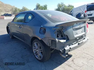 2011 Scion tC z VIN JTKJF5C78B3008169, wystawiony jako IAAI lot #41576991 z przebiegiem 145 030 mil mil oraz . Historia ofert i sprzedaży dostępna na DreamBid. Obrazek 3.