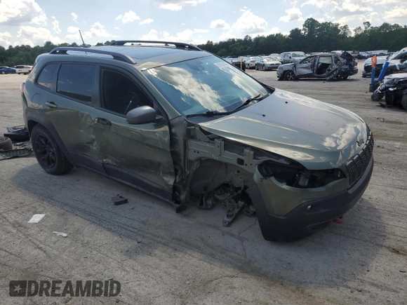 2021 Jeep Cherokee Trailhawk z VIN 1C4PJMBX0MD185078, wystawiony jako Copart lot #63264765 z przebiegiem 92 393 mil mil oraz Szkoda całkowita • Salvage title. Historia ofert i sprzedaży dostępna na DreamBid. Obrazek 4.