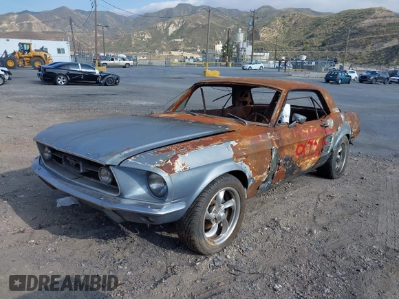 1967 Ford Mustang z VIN 0000007R01C215879, wystawiony jako IAAI lot #41377825 z przebiegiem Nie podano mil oraz . Historia ofert i sprzedaży dostępna na DreamBid. Obrazek 2.