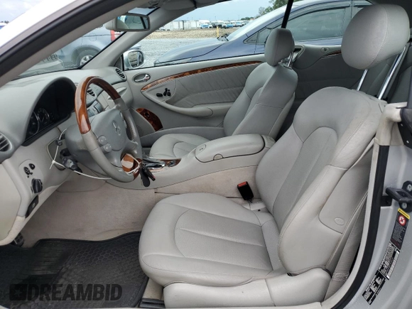 2005 Mercedes-Benz CLK 320 z VIN WDBTK65G85T035650, wystawiony jako Copart lot #55612865 z przebiegiem 93 588 mil mil oraz Szkoda całkowita • Salvage title. Historia ofert i sprzedaży dostępna na DreamBid. Obrazek 7.